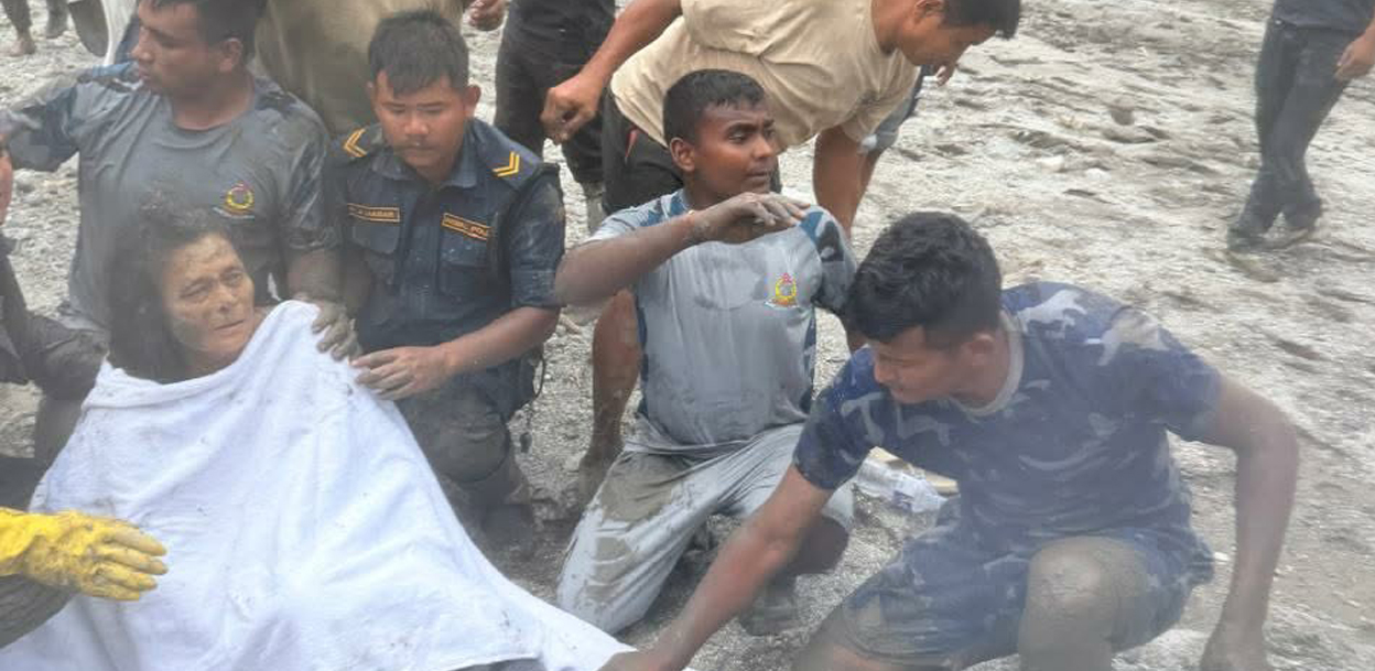 ढीमा पुरिएको घरबाट एक महिलाको उद्धार
