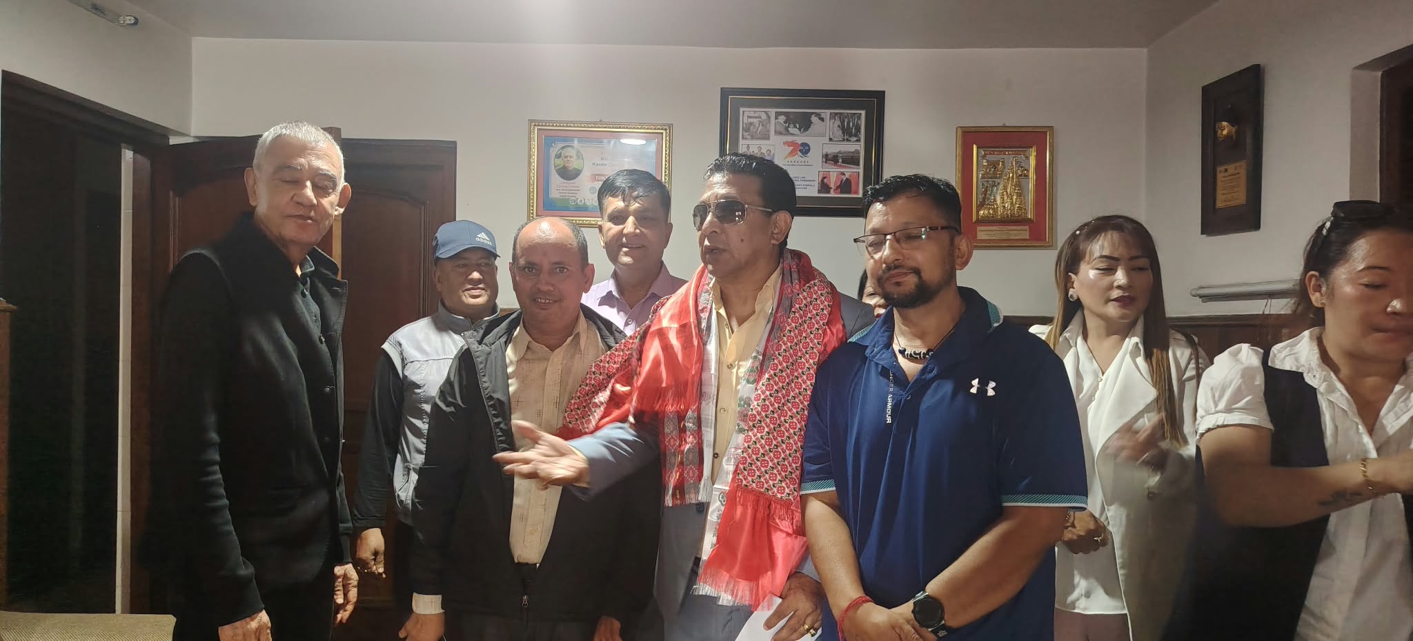दीपक मनाङ्गे नेपाली कांग्रेसमा प्रवेश, मनाङ जिल्ला संयोजकको जिम्मेवारी